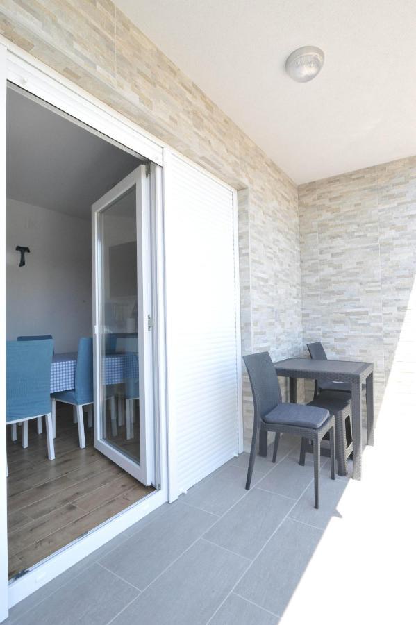 Apartmani Rebecca Vir Εξωτερικό φωτογραφία