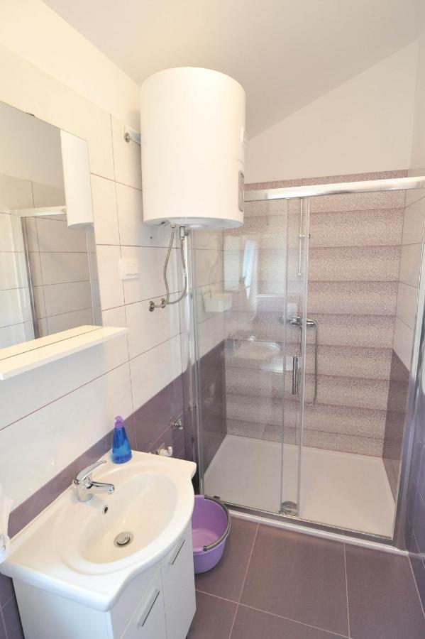 Apartmani Rebecca Vir Εξωτερικό φωτογραφία